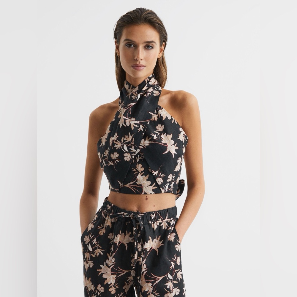 Reiss ALLY PRINTED HALTER NECK CROPPED TOP - Picture 3 of 7